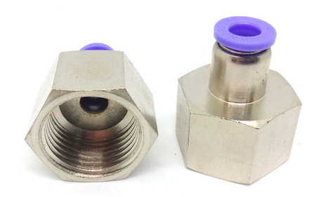 Złączka wtykowa prosta fi 6mm z gwintem 1/2"W